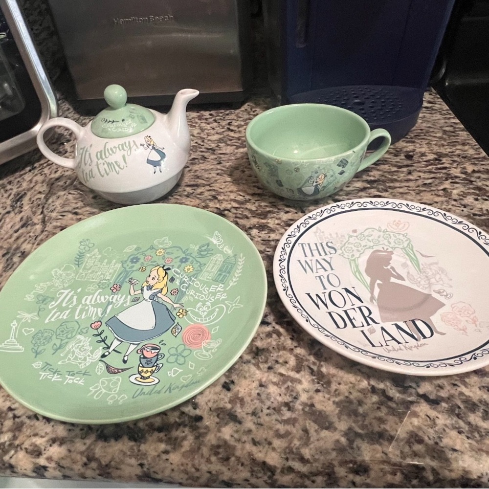 Disney Green and White Wonderland Tea Set